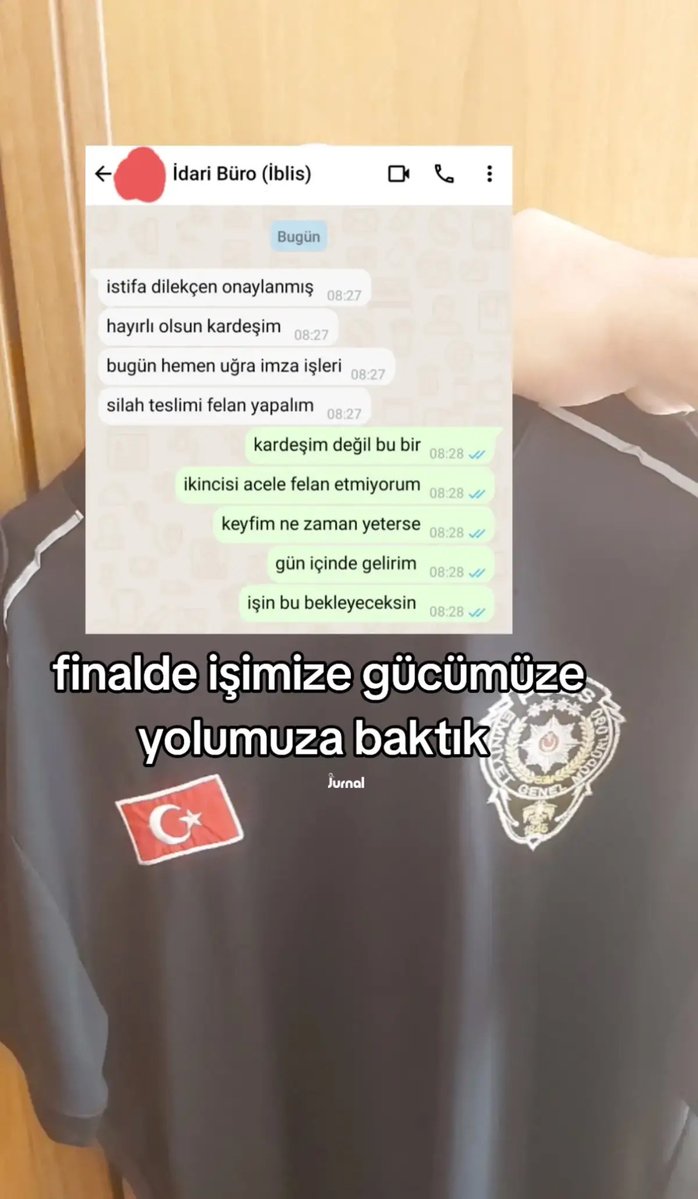 jurnalhabertr's tweet photo. Polislikten istifa eden bir kişi, idari büro amiriyle yaşadığı diyaloğu paylaştı.

+ "İstifa dilekçen onaylanmış, hayırlı olsun kardeşim. Bugün hemen uğra, imza işleri, silah teslim işlerini yapalım.

- "Kardeşim değil bu bir. İkincisi acele falan etmiyorum, keyfim ne zaman yeterse gün içinde gelirim. İşin bu bekleyeceksin."