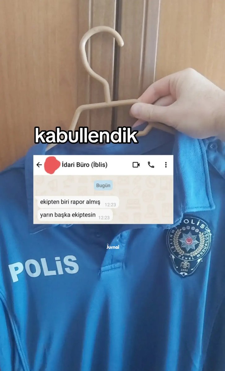 jurnalhabertr's tweet photo. Polislikten istifa eden bir kişi, idari büro amiriyle yaşadığı diyaloğu paylaştı.

+ "İstifa dilekçen onaylanmış, hayırlı olsun kardeşim. Bugün hemen uğra, imza işleri, silah teslim işlerini yapalım.

- "Kardeşim değil bu bir. İkincisi acele falan etmiyorum, keyfim ne zaman yeterse gün içinde gelirim. İşin bu bekleyeceksin."