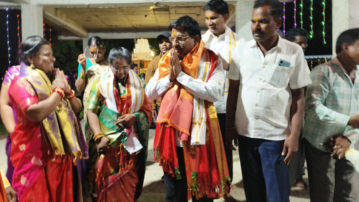 palamuru's tweet photo. మహబూబ్ నగర్ నగరం 
ఎదిర(5th Division)

 *భక్తి శ్రద్ధల మధ్య బంగారు మైసమ్మ బోనాలు* 
➡️ ముఖ్య అతిథిగా పాల్గొన్న ప్రభుత్వ విప్, ఎమ్మెల్యే *శ్రీ యెన్నం శ్రీనివాస్ రెడ్డి గారు* 
 #YennamSrinivasReddy #Mahbubnagar #congress #congressparty https://t.co/aH8Rusv7yN