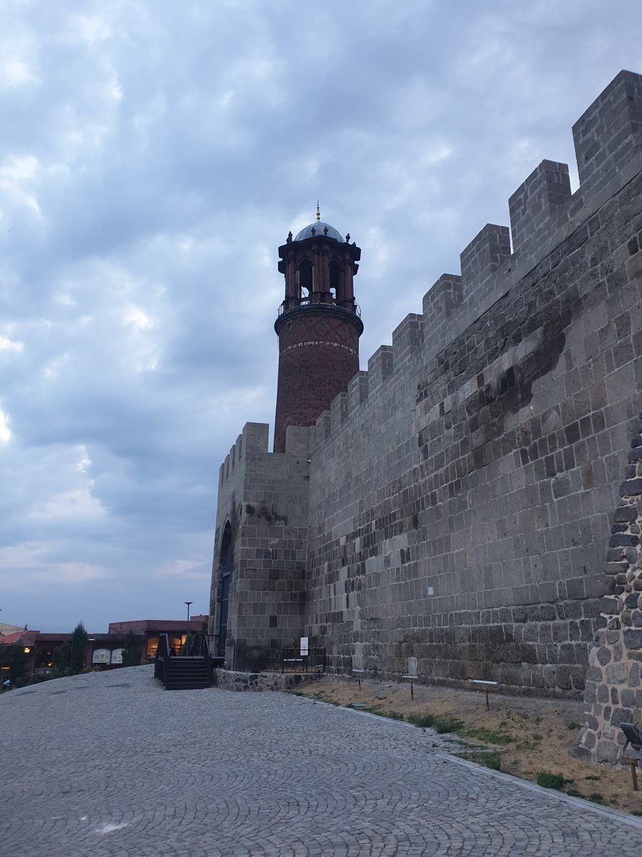 HorizonMir's tweet photo. Erzurum Kalesi https://t.co/ctUBwCZnyj