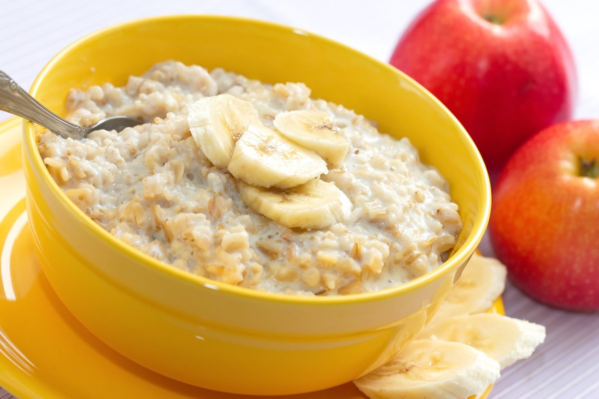 Ivanov13th's tweet photo. Freshly made oatmeal with sliced banana and a dash of honey, perfect for a cozy morning! https://t.co/VcVUziRpPa