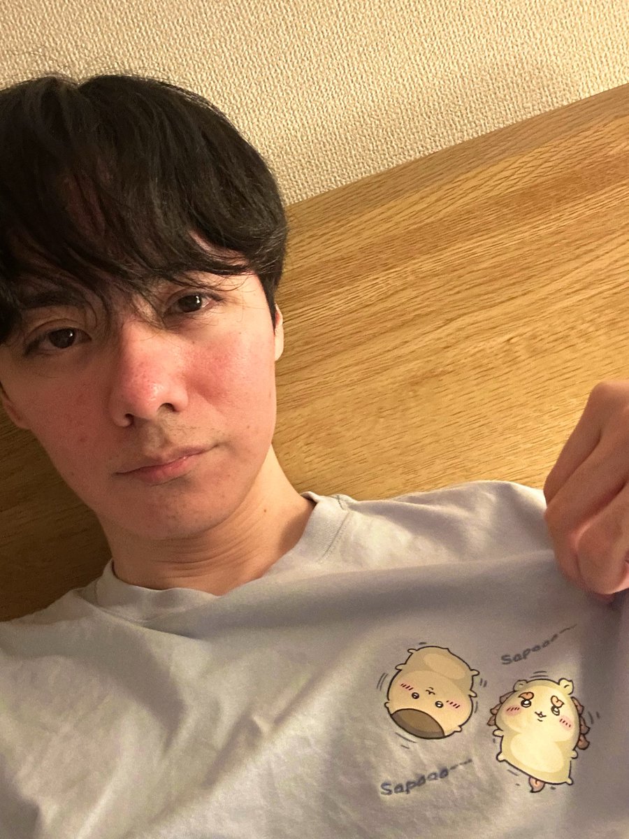 yuu_divo's tweet photo. グッズと写真撮りたがりおじさん
こっちも良いのでセイレーンも欲しいけどXL見つからん https://t.co/57bBJD33Cb