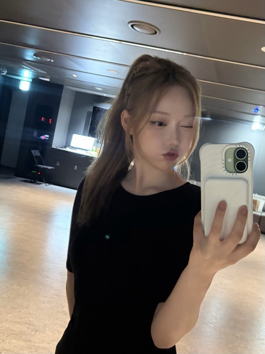 Iwtylt_u's tweet photo. 혜워니님 요즘 머리묶는 재미에 빠졋다고함
앞으로 포니테일혜원 많이보여주시길…♡ https://t.co/74VN7IJ1As