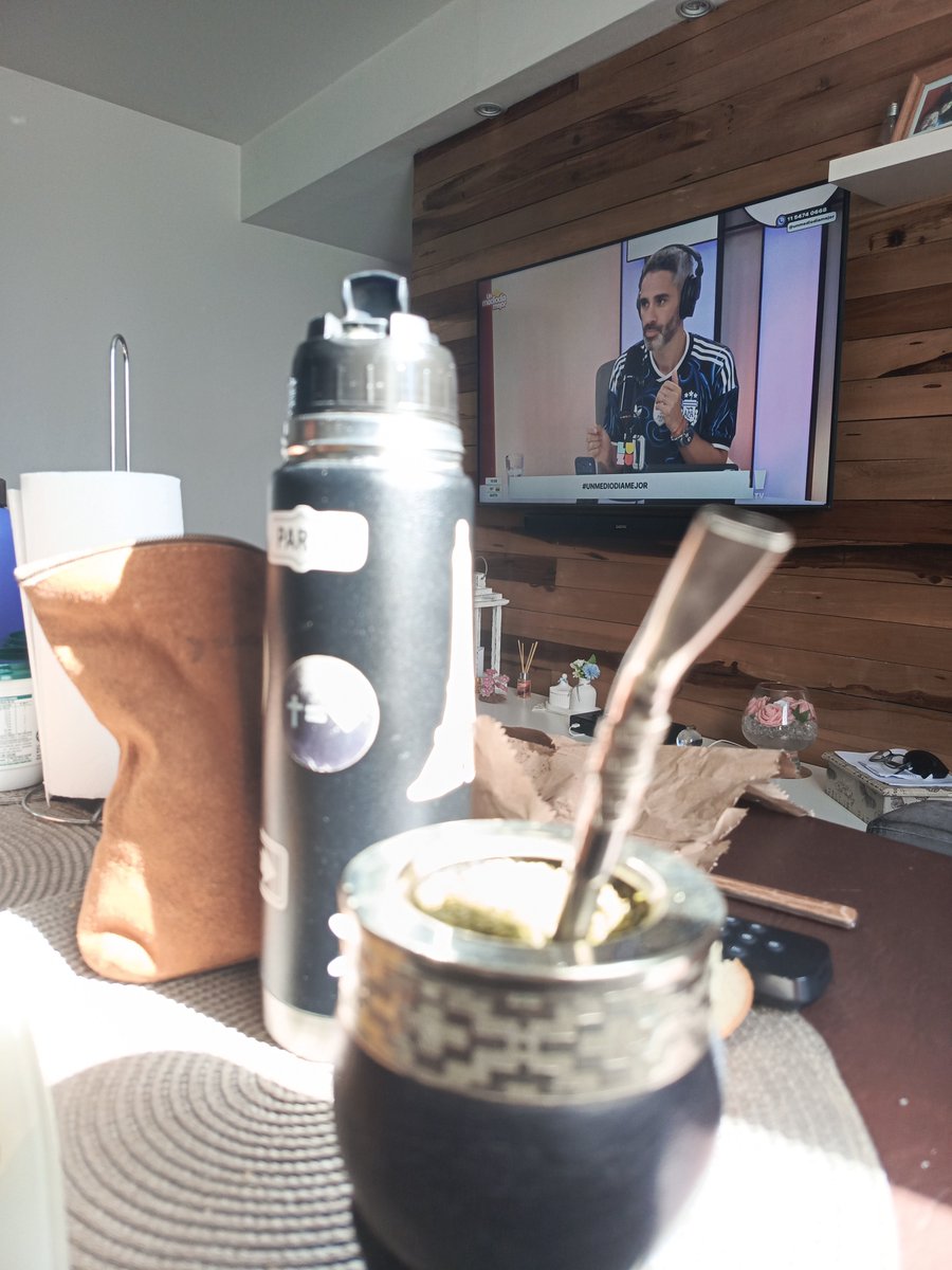 LauritaALS's tweet photo. #unmediodiamejor me encantan!!!!! Acá tomando mates. https://t.co/0alyvVJash