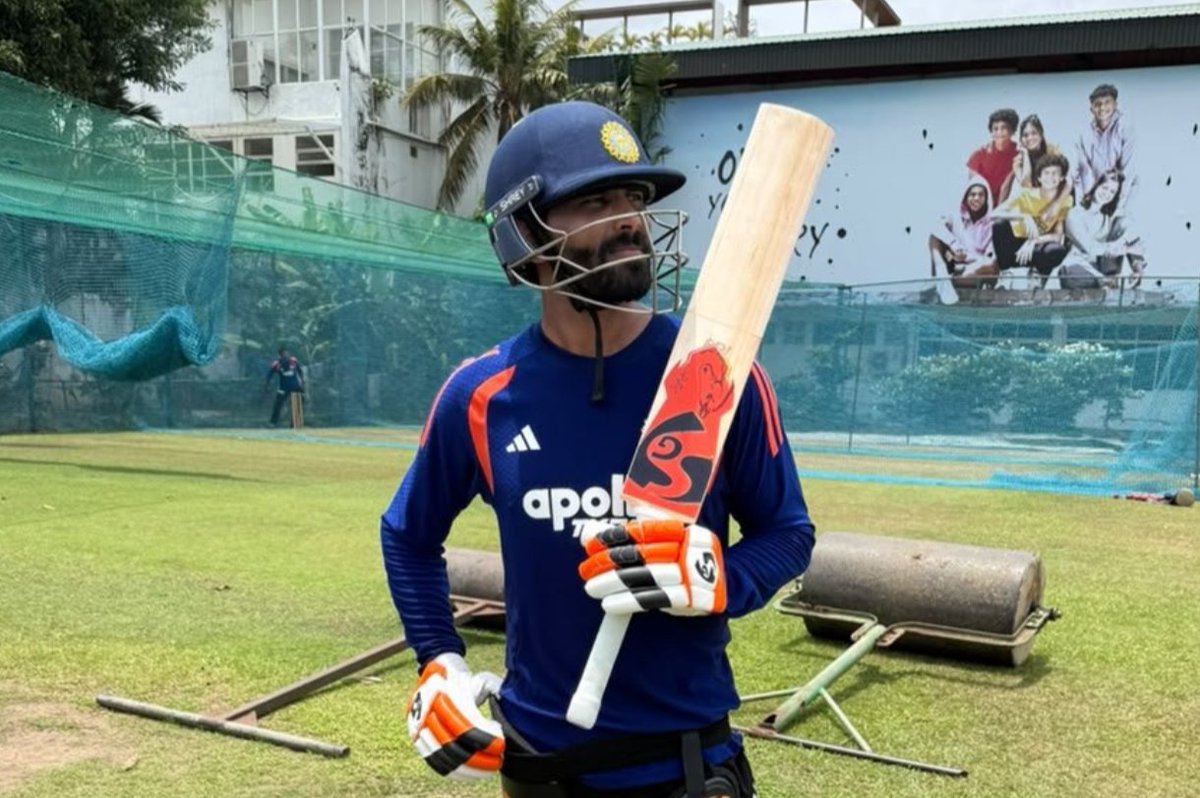 HalfInnocent's tweet photo. RAVINDRA JADEJA's NEW BAT STICKER 😍

- Jaddu will have a picture of his horse on his bat. [📸: Sahil Malhotra] https://t.co/q21gD4Ilke