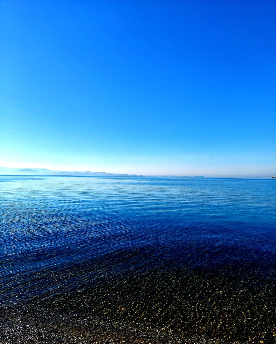 Perseuss35's tweet photo. Yaz mevsimini seviyorum. 
Hava sıcaklıklarını dert etmiyor, azalan günlerin keyfini çıkarıyorum. 

☀️🌊
İnsan hayatı boyunca kaç kez bu mevsimi yaşayabilir ki. 😌 https://t.co/wAD2yDi3Qa