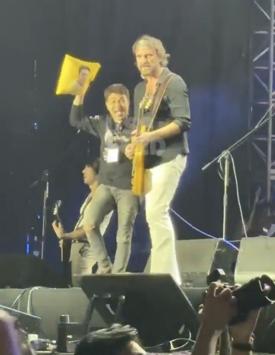 MiskinTV_'s tweet photo. Sok Asyik lama2 ni orang.

Ntar giliran klarifikasi trus bilang dengan gaya candaan:
"Semua Musisi Milik Allah" https://t.co/4s1o3qXtaI