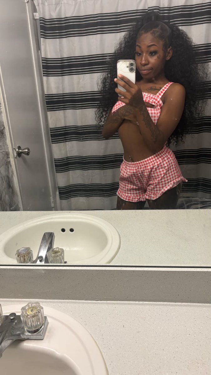 midorix645's tweet photo. Where's the men with big dicks who can handle all this ass 🍆🍑💦

 #kcmomeets #816Freaks #kansascity https://t.co/72Iq6Iipe3
