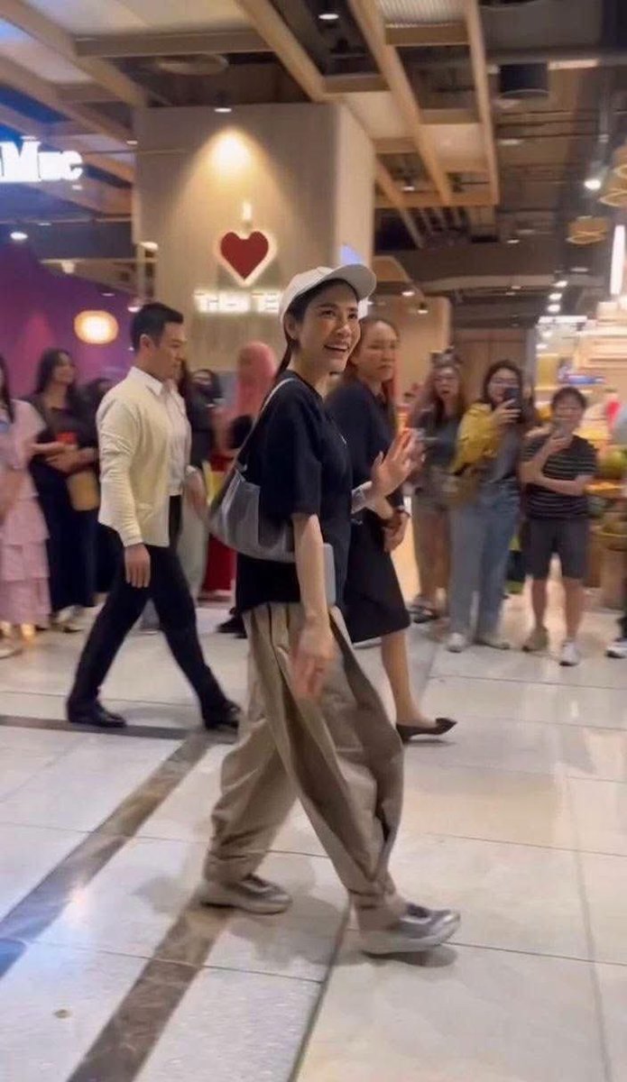 nongjaireal's tweet photo. มาแบบลุคอยู่บ้านแบบไม่ลาบ https://t.co/D7MoxlH78r