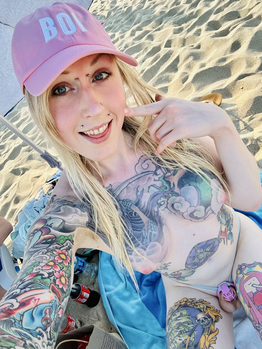 cutesy_succubus's tweet photo. I can’t believe my friends made me go to the beach locked up 😖 https://t.co/xDjbO0sdzy
