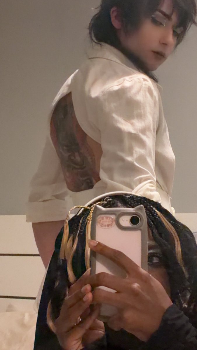 androflwr's tweet photo. it’s @entosthia day today, tomorrow and forever!  🎂🎉💗 https://t.co/ojNk8uxTfW