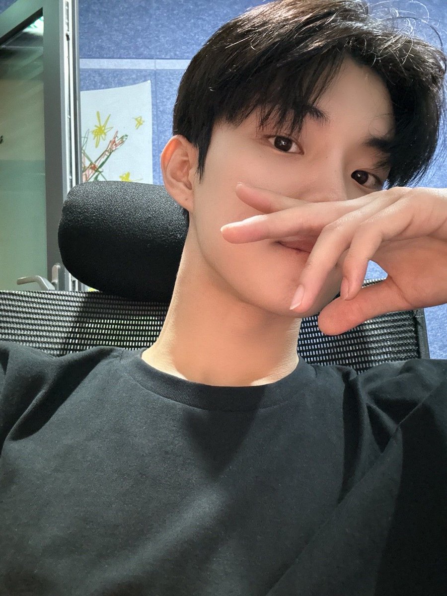 silllicaktae's tweet photo. 이게 뭐냐면
너무갓반인 너무인간지챙민같아서힘든
셀카모음임 https://t.co/7Hs4O5Vs9S