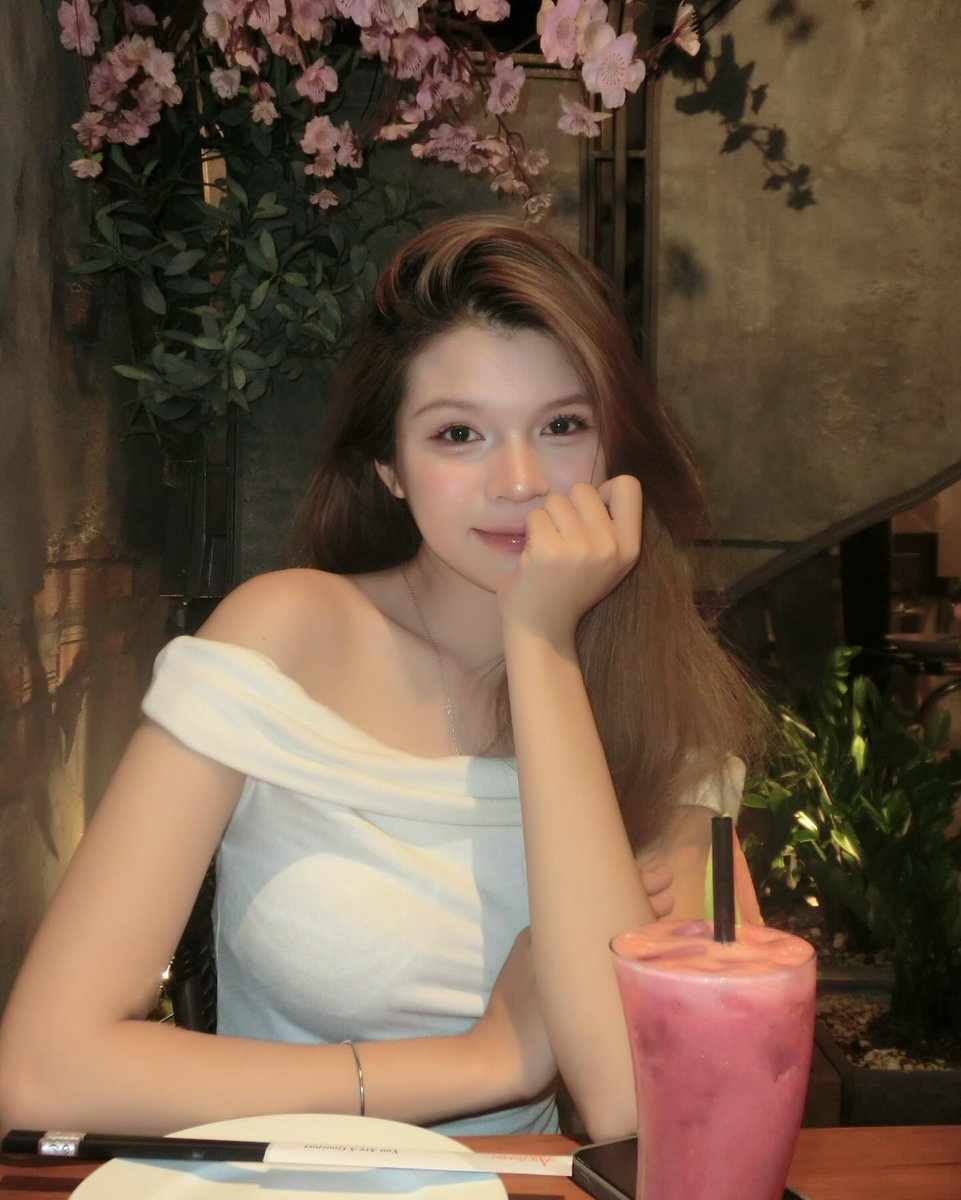leite999's tweet photo. Howdy! 🌻 Don’t forget: the world is a better place with you in it—go shine today! 🌸
gZQjPi https://t.co/WKsX7x9r3M