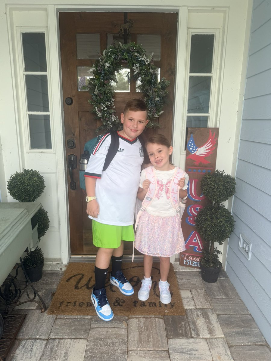 coachjacobjax's tweet photo. I don’t usually post personal stories but another first day of school for all of my kids - from Law School down to 1st grade. At the end of the day my kids are my everything. #Godisgood #Family #dadof5 https://t.co/BOnEbhguKZ
