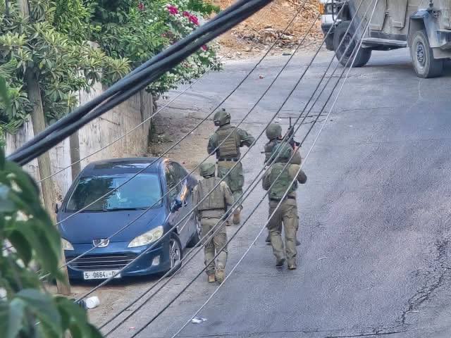 QudsNen's tweet photo. Israeli occupation forces storm Nablus, occupied West Bank. https://t.co/jHFqYOTqAG