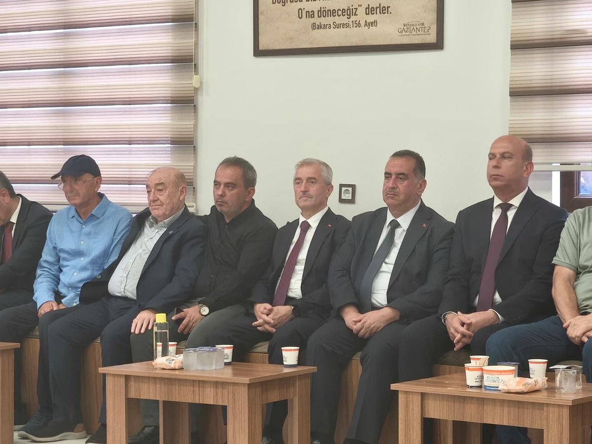 mtahmazoglu's tweet photo. Büyükşehir Belediyesi Genel Sekreter Yardımcımız Gazi Kördeve’nin vefat eden annesi İkbal Kördeve için taziye ziyaretinde bulunduk.

Merhumeye yüce Allah’tan rahmet; ailesine, yakınlarına ve sevenlerine başsağlığı diliyorum.

Mekânı cennet, makamı âli olsun.

#Şahinbey #Gaziantep https://t.co/k5bTktQvMc
