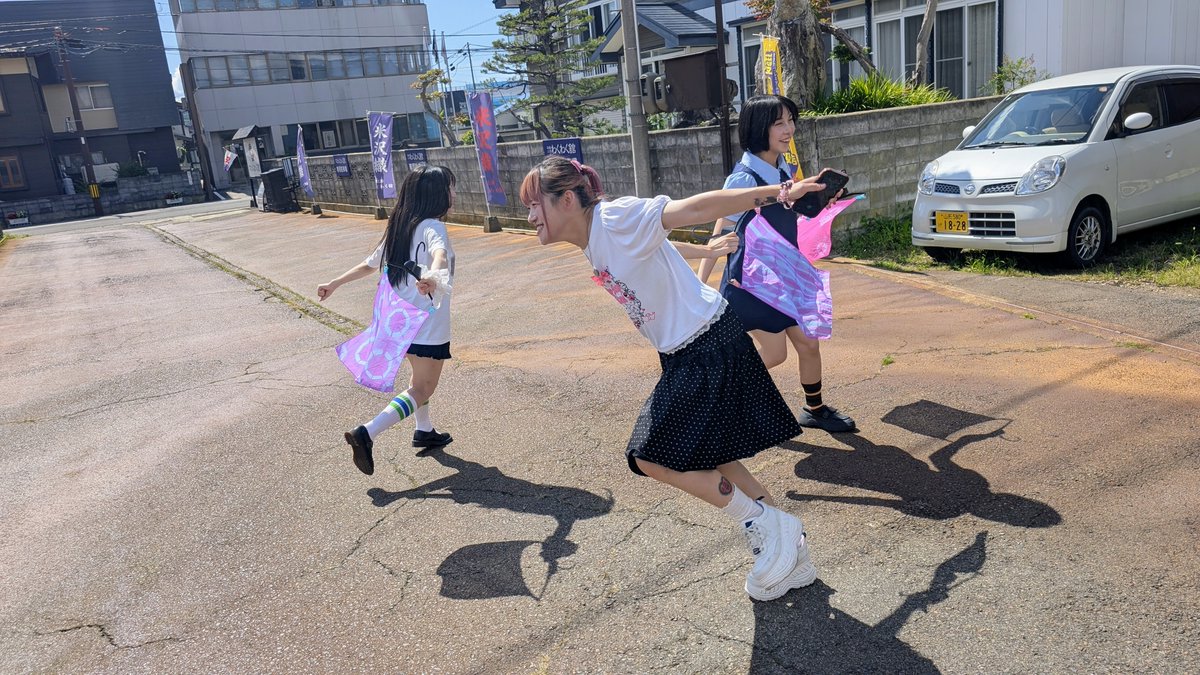gara_pon's tweet photo. 早く乾け！と突然回りだして米沢の陽射しと風をたっぷり浴びさせて… #水クレじゃーにー https://t.co/y60qW2fL6n