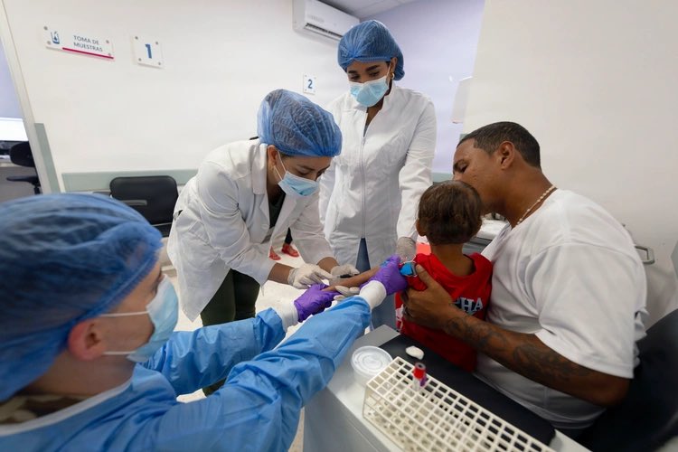 EmbajadaUSAenRD's tweet photo. ¡La Misión Médica Amistad 2026 de los Estados Unidos sigue en marcha! 🇺🇸🤝🇩🇴 La provincia de La Vega recibe consultas gratuitas de medicina general, odontología y optometría, como parte de la misión de cooperación en salud que desarrollan las Fuerzas Aéreas de los Estados Unidos junto al Ministerio de Salud.

Las atenciones médicas se están realizando en el Hospital Regional Universitario Dr. Luis Morillo King y Hospital Municipal Dra. Armida García, en horario de 8:00 a.m. - 3:00 p.m. Los servicios son gratuitos y por orden de llegada, hasta el 14 de agosto. 

@AFSOUTH @SaludPublicaRD