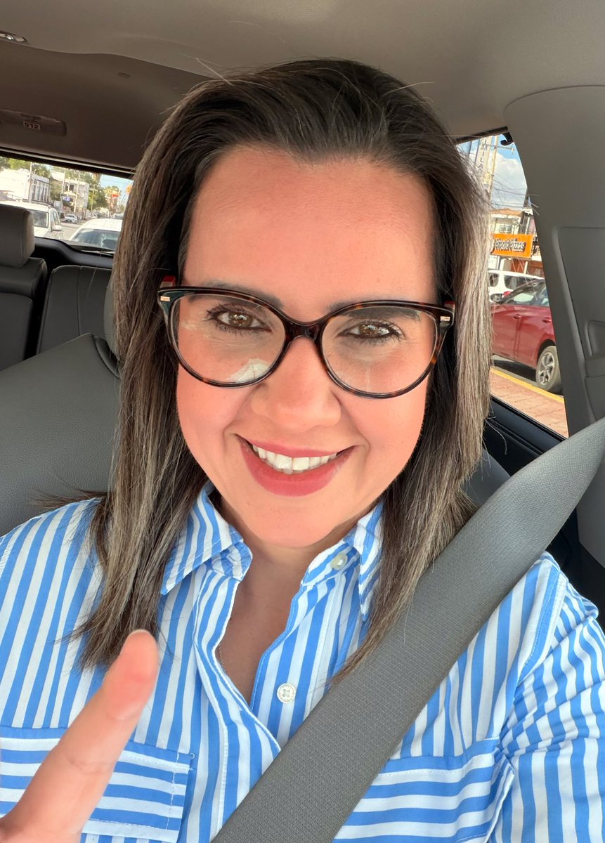 gpeoyervides's tweet photo. Buen lunes! ✌🏻
Con toda la pila 🔋 para arrancar la semana, ya rumbo a la 📍#OficinaCiudadana a organizar #agenda y preparar las próximas entregas de las #gestiones qué nos hicieron llegar 🫶🏻
Gracias por su confianza 💚
¡A darle! https://t.co/vRIgLpoVdd