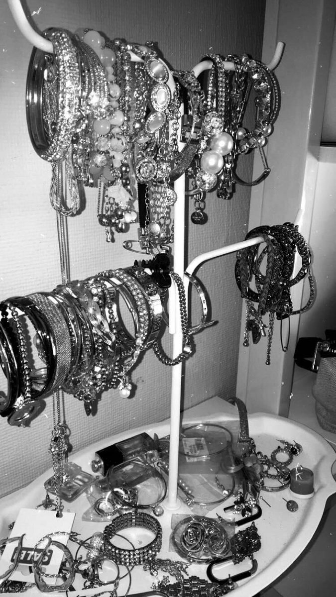 Jeulrene's tweet photo. ꉂ(˵˃ ᗜ ˂˵) small　ׄ⎯ׅ　　reward⑅　﹙♡﹚
105lbs / 47kg

: jewelry once again!!  (⸝⸝ᵕᴗᵕ⸝⸝) https://t.co/elihPNBRqv