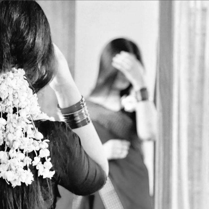 Vs_115's tweet photo. तुम सुलझा दिया करो मेरे उलझे ख़यालों को भी, 
जैसे सुलझाती हो आईने के सामने अपनी ज़ुल्फ़ों को💫🫶 https://t.co/oBEzJvoBp4