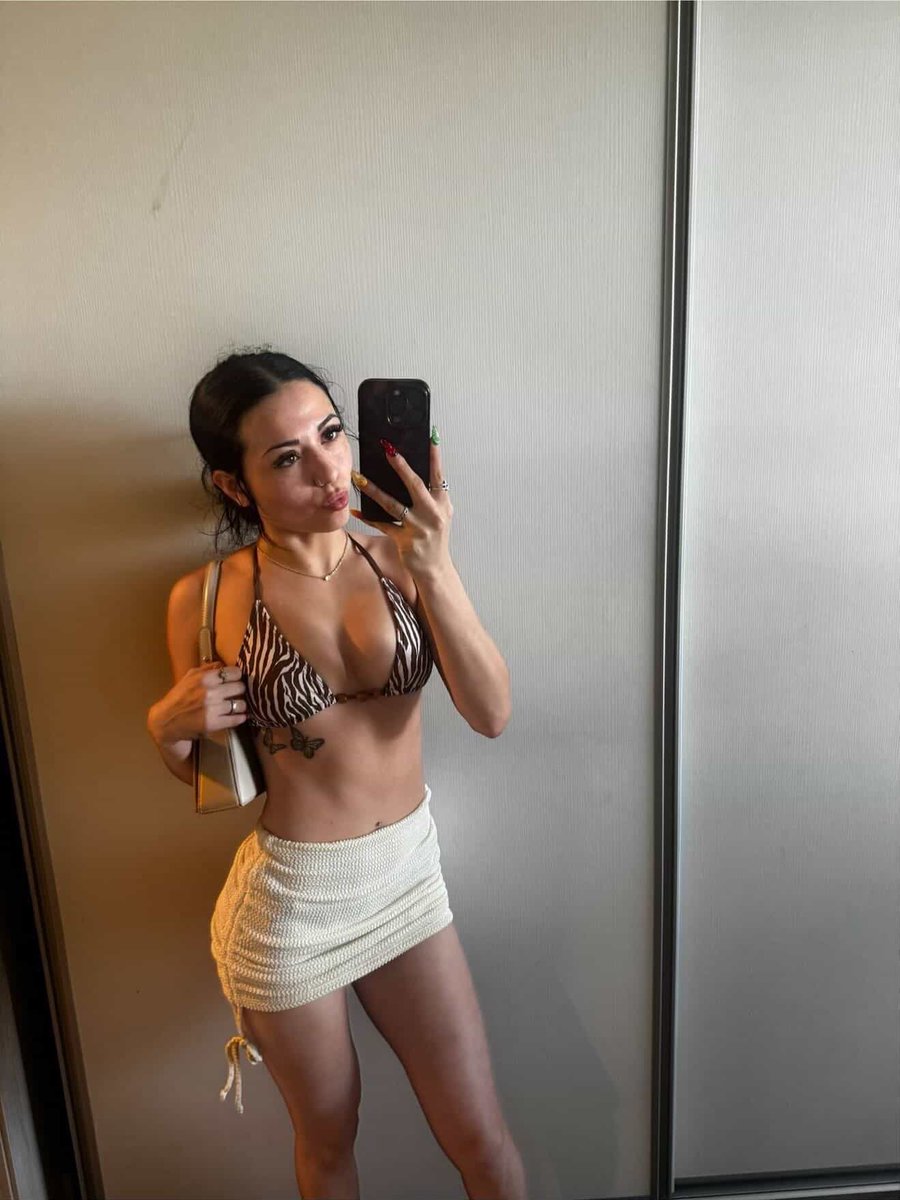 NaughtyCora's tweet photo. Don’t star too long 🤭 https://t.co/bOd9g0NOn8