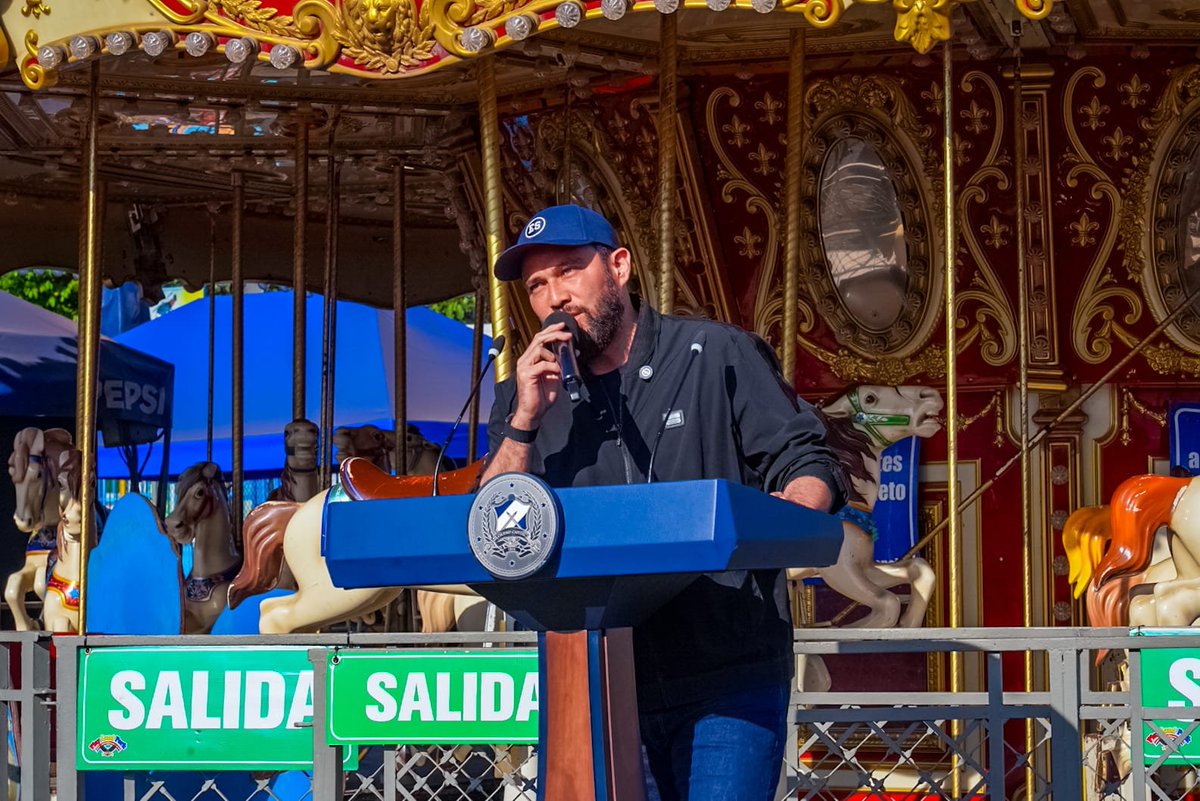 LaCapitalSSC's tweet photo. #Conferencia | #Sívarland recibió 1,444,000 visitantes durante las Fiestas Agostinas 2026. El alcalde @marioduran destacó el éxito de las celebraciones, que cerraron con cero incidencias durante los 6 días de feria y los desfiles del Correo y del Comercio. https://t.co/CH7Phy6lVw