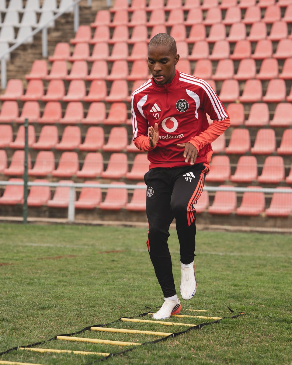 orlandopirates's tweet photo. 𝐈𝐍𝐒𝐈𝐃𝐄 𝐓𝐑𝐀𝐈𝐍𝐈𝐍𝐆 𝐌𝐃-𝟐

⚫⚪🔴⭐
#OrlandoPirates
#OnceAlways https://t.co/Jx5uWjJn0A