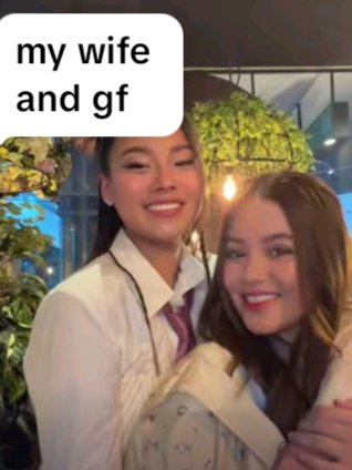 dumppyszx's tweet photo. #krysliza x #lelliza = #kryslelliza ♡
— when eli reposted this last march w/ the caption 'my wife and gf', then here they are now together in one project, just sooo cute lang hehe :'> https://t.co/OYpJ8TPZiO