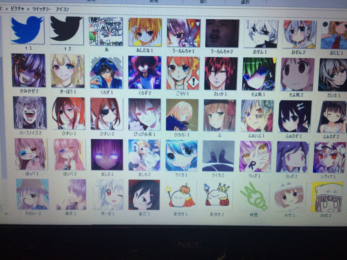 fashinz's tweet photo. お盆でガキの自分が還ってきたのか昔のアルバムを漁っていた。
誰の声も思い出せないけど懐かしいのあったらください。 https://t.co/Zk866xNaCf