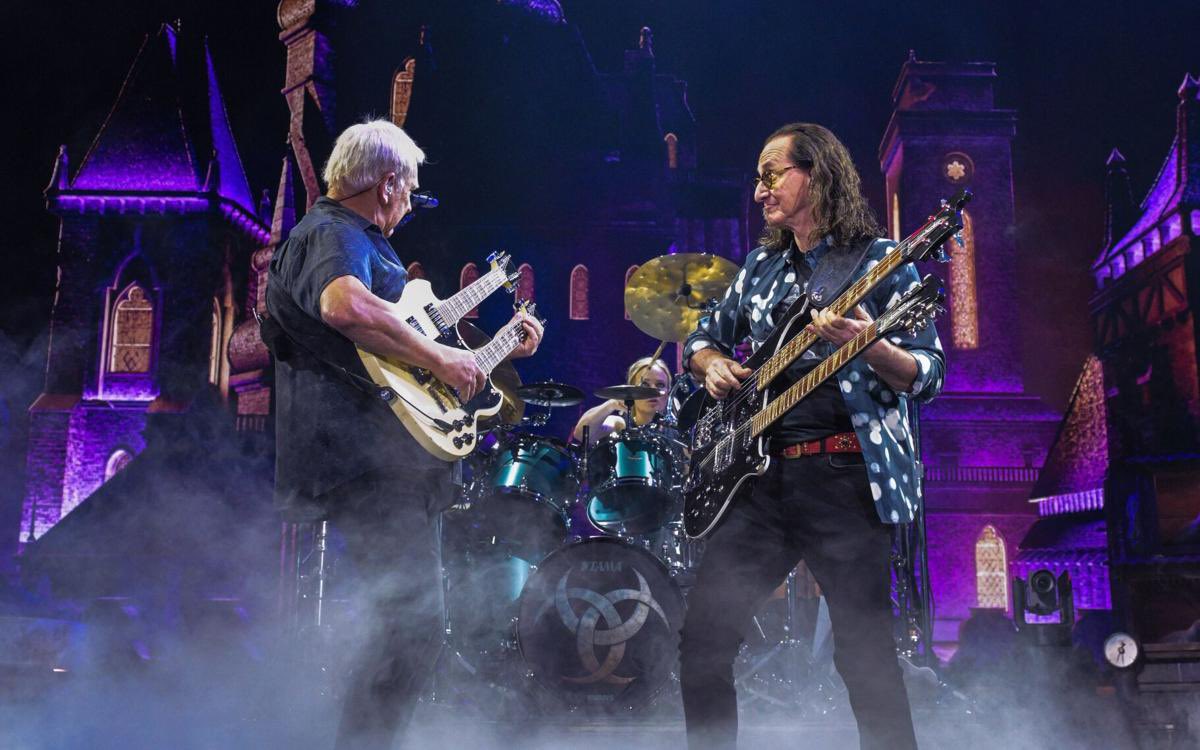 RSDCanada's tweet photo. We are smack dab in the middle of four @RUSH dates in Toronto. How cool is that? Welcome back home! You have made thousands of your hometown rock fans very happy. 

Photo: Tom Pandi https://t.co/HedIDlRJxJ
