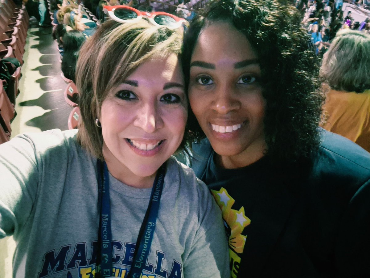 sydyybeam01's tweet photo. Convocation vibes! 💙💛 Ran into some amazing friends from Marcella today! Always good to reconnect and celebrate the start of a new school year! 🎉📚 #ChooseAldine  #AldineISD #Convocation https://t.co/GTrHL4lTm0