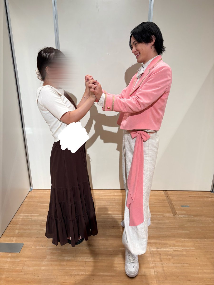_nasu_k's tweet photo. ツーショ会 前半 
見つめ合いケンケン😭
腰反りすぎALT‼️ https://t.co/sqaaXav81v
