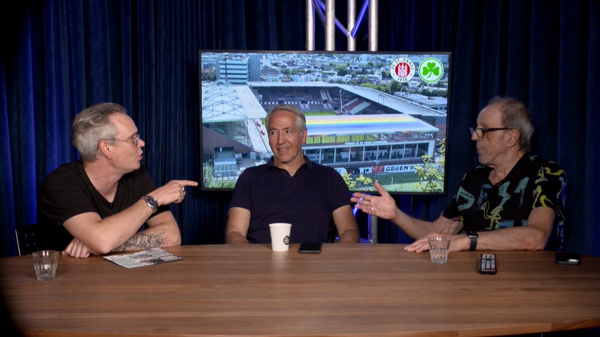 Hallo_Rollo's tweet photo. #hallohallo Ab 21.15 auf Hamburg 1 TV u YouTube
HalloHallo Fans nach der WM und Start 2. Liga + Klopp+ Infantio❣️ Klartext Roman und Paulo https://t.co/BlcFymR2RM