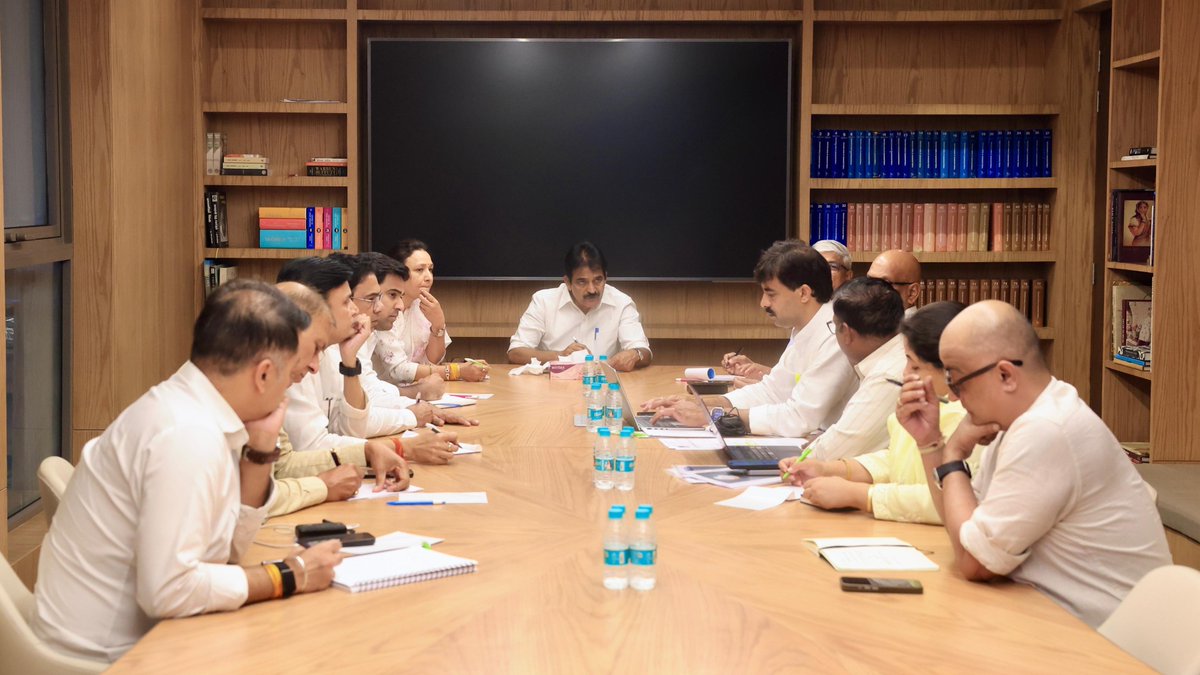 kcvenugopalmp's tweet photo. Along with AICC-In Charge Sh. Rajendra Pal Gautam ji, PCC President Sh. Ajay Rai ji, CLP Leader Smt. Aradhana Misra ji and AICC Secretaries, held a detailed discussion on organisational developments in Uttar Pradesh. https://t.co/LSTEYbST85