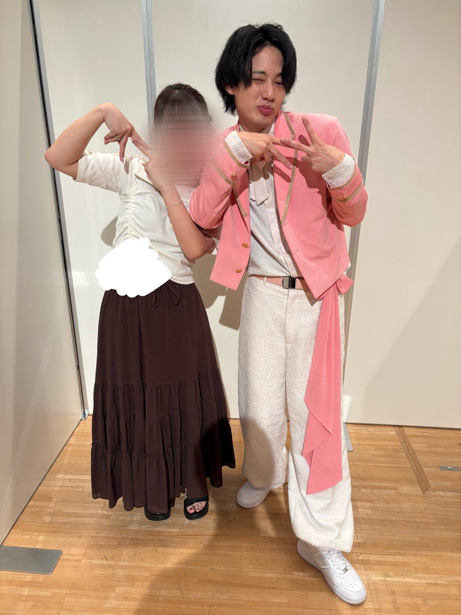 _nasu_k's tweet photo. ツーショ会 後半
にゅーかわいいポーズケンケン🩷
ドルオタ同士でALT🪄 https://t.co/O8zdxeg3Y0
