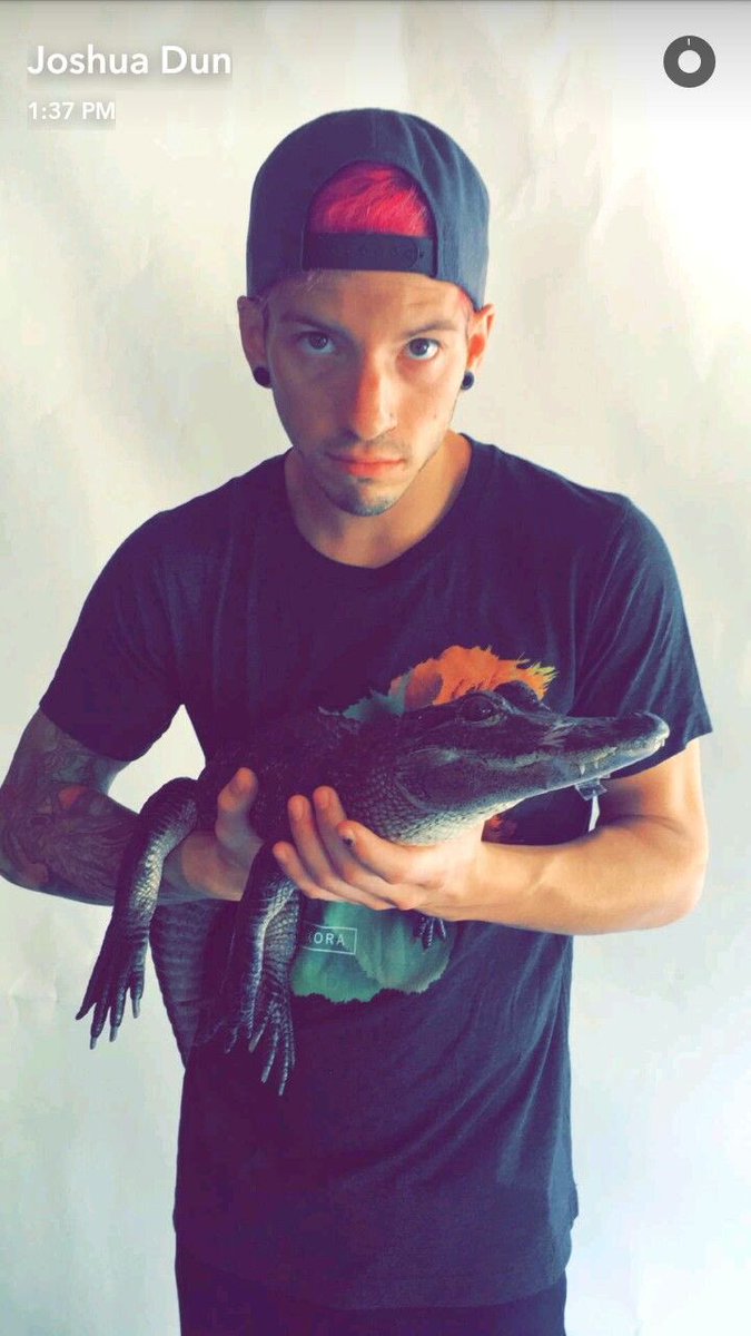 dpwnstairs's tweet photo. i heard its #JOSHTIME ? snapchat josh 🙂↕️ https://t.co/g0FlEyZM5z