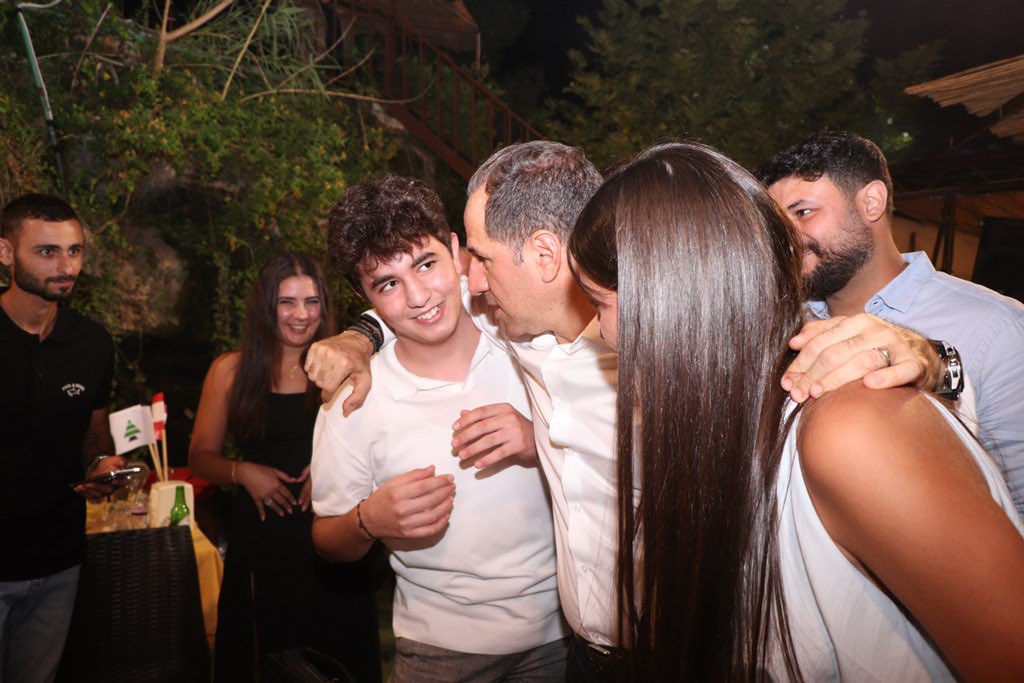 samygemayel's tweet photo. من عشاء اقليم البترون الكتائبي: لا نقاش بأي موضوع آخر قبل الانتهاء من ملف سلاح حزب الله. https://t.co/7SRWWI22O6