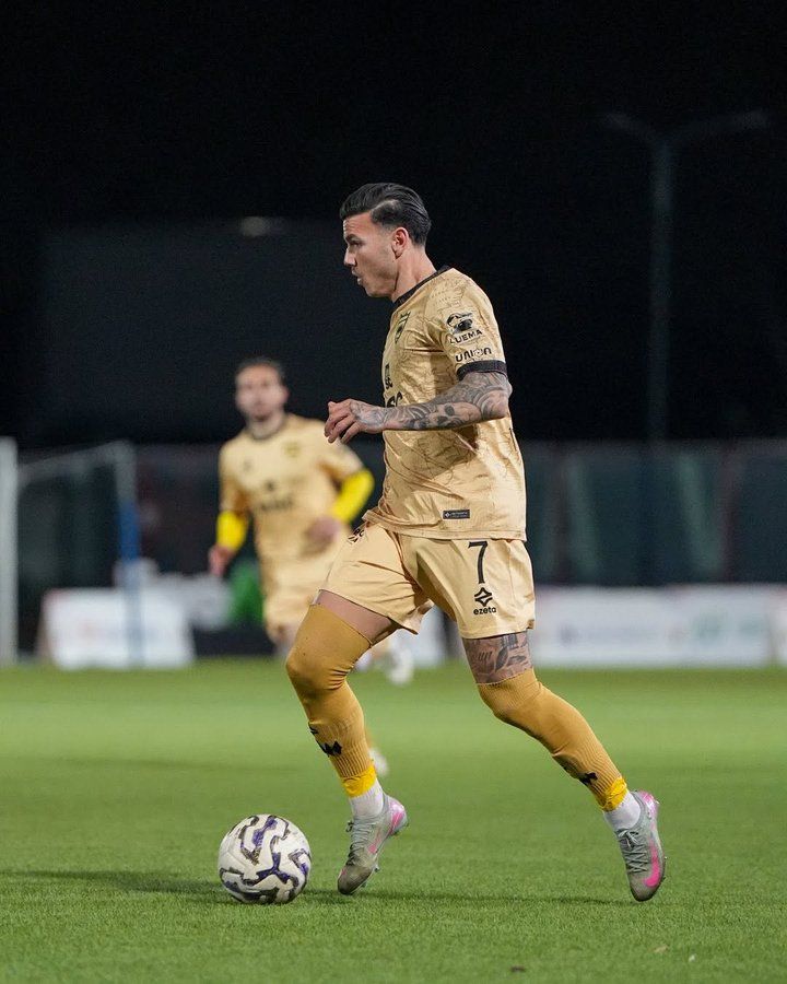 SerieCfr's tweet photo. Eugenio D'Ursi tout proche de la Salernitana !

Alors que le club et le joueur se sont mis d'accord, l'affaire n'est pas encore bouclée car Sorrento traîne à vendre car ils n'ont toujours pas trouvé son remplaçant, mais l'affaire devrait être bouclée cette semaine ! https://t.co/M6Tu6GDzy8