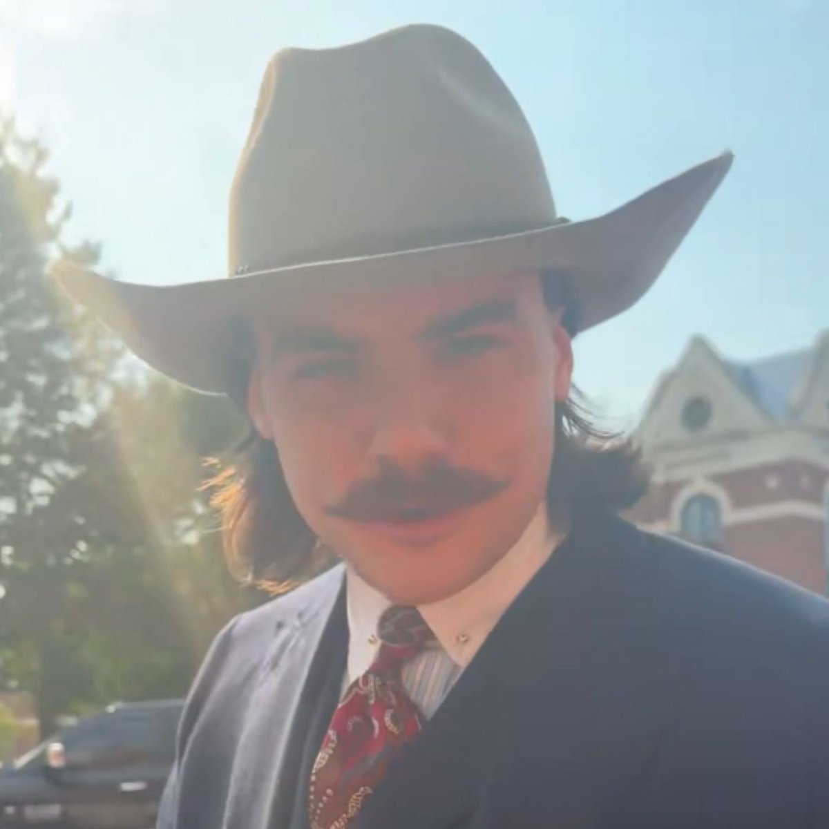 Dexerto's tweet photo. Streamer ChudTheBuilder has been released from jail after posting a $1 million bond

10 bail bond services reportedly covered $100,000 each https://t.co/XwB1MLKZfB