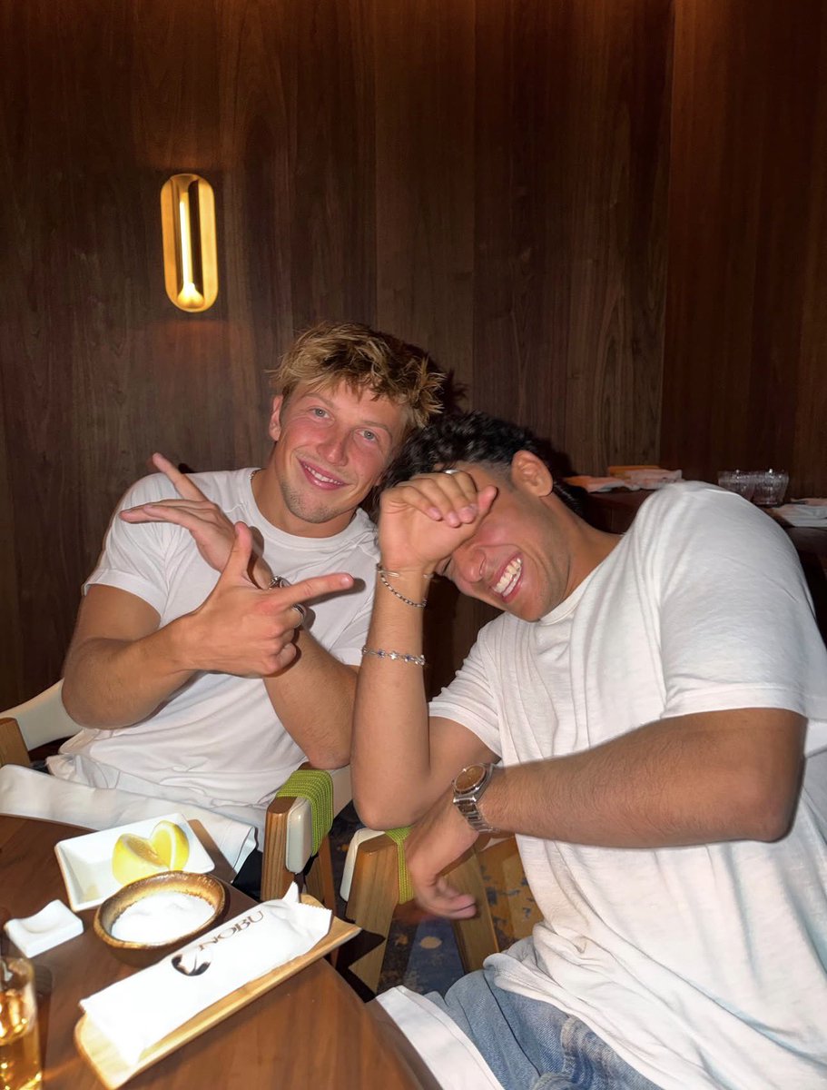 VCRABnews's tweet photo. 🕶️🐬🌴☀️SUMMER BREAK!!☀️🌴🐬🕶️

I don’t even have a joke for this one. I took this picture. 

#F1 #VCARB #Lawblad https://t.co/BWKrgHZmkt