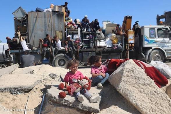 TizianaFerrario's tweet photo. Premio Nobel per la pace ai bambini di #Gaza
Se volete aderire a questa proposta lanciata dal prof. Eugenio Mazzarella scrivete a segr.direttore@avvenire.it. Da quando è iniziata la finta tregua a Gaza nell’ottobre 2025, sono stati uccisi 300 minorenni.Riconoscere il loro sacrificio è un atto di verità e di giustizia.
#Netanyahu #Israele #Trump #Nobelperlapace