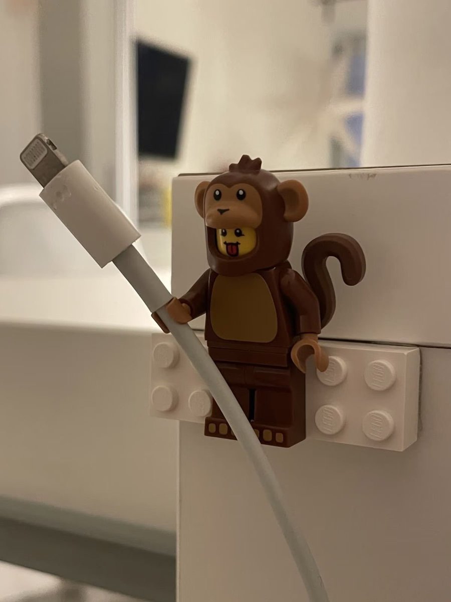 vlailuds's tweet photo. GOKIL SIH 👊.. LEGO MINI KAYA GINI TERNYATA BISA BUAT KABEL HOLDER https://t.co/fNXsynLtuL