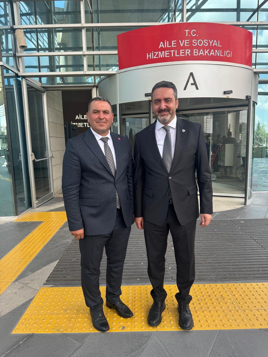 ErtugrlGaziTmsy's tweet photo. kanun teklifi ile @TmsyGaziler vatan evlatları olarak 
🇹🇷 #ArtıkGaziyiz 🇹🇷 
Bugün @ErtugrlGaziTmsy başkanımız ve beraberindeki heyetimizle @tcailesosyal Bakanımız Sn @MahinurOzdemir Teşekkür  ziyareti yapılmıştır. 
@ErtugrlGaziTmsy başkanımızın önderliğinde yürütüğümüz Gazi olma sürecinde desteklerini esirgemeyen @tcailesosyal Bakanımız Sn @MahinurOzdemir 'e
Bakan yardımcılarımız 
@ztarikdaroglu 
@SayimMadak 
@ashb_sehitgazi
Müdürü @mhrmkurt' a
çok teşekkür ediyoruz. 
@TmsyGaziler olarak sizileri ASLA unutmayacağız
"GAZİLİK BİR ENGEL DEGİL BİR ÜNVANDIR"
@RTErdogan
@_cevdetyilmaz
@NumanKurtulmus0
@dbdevletbahceli
@kilicdarogluk 
@eczozgurozel
@MDervisogluTR 
@tciletisim
@hulusiakarmedya 
@mustafaelitas
@zorlu77
@avabdullahguler 
@MahinurOzdemir 
@ztarikdaroglu
@drbetulsayan
@dtcuneytaldemir
@deryayanikashb
@VeyselTipioglu 
@FeyziBerdibek1 
@celebimehmeta
@refik_ozen16 
@MvDrHasanArslan
@cuneytyuksel_
@ifarukaksu
@erkanakcay45 
@PrfDrFilizKilic
@oozgurbayraktar 
@kocakkonuralp
@MhpTbmmGrubu 
@MHP_Bilgi 
@YankiBagcioglu
@drmetinilhan40
@ozgurceylanYeni 
@leventalyyildiz
@CemalDonat
 @sehitgazivakfi