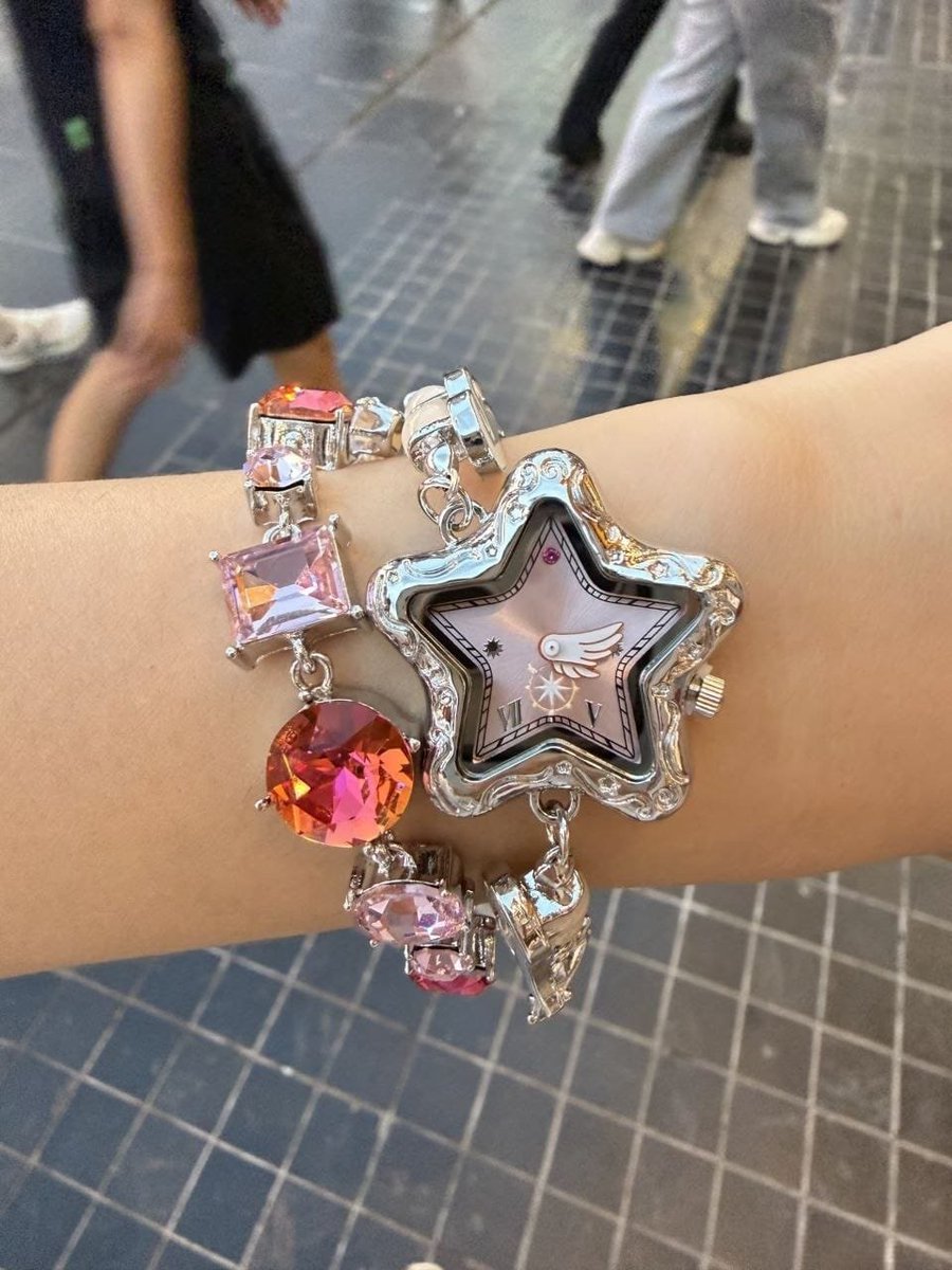 shallowspaces's tweet photo. WAJIB LIHAT BLIND BOX SATU INI... CARDCAPTOR SAKURA WATCH 🫵 Jamnya cakep semua! Yang secret-nya sih... BEUH 😭 https://t.co/gprO2hnwhn