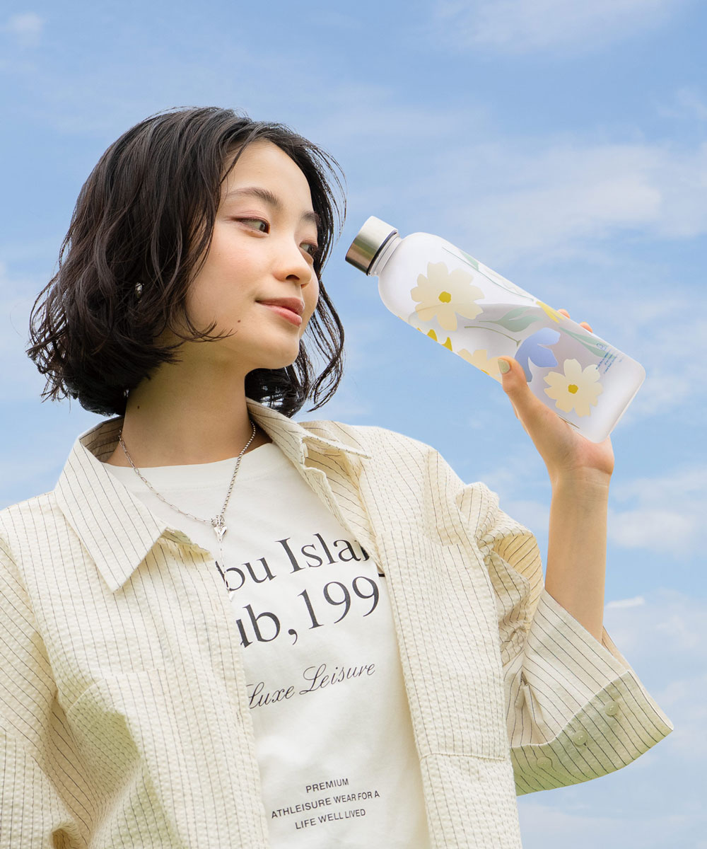 Wpc_Patterns's tweet photo. 夏真っ盛り。
汗をかく季節は、こまめな水分補給を忘れずに🥤

750mlの大容量”ウォーターボトル”なら、
外出先でもしっかり水分補給できます。

内容量がひと目でわかるメモリ付きで、
飲んだ量もチェックしやすい◎

今年の夏を満喫するためにも、まずは熱中症対策から。

#wpc
#wpcpatterns
#wpcpatterns_official 
#心にいつも晴れもよう
#ウォーターボトル
#水筒
@wpcUmbrella