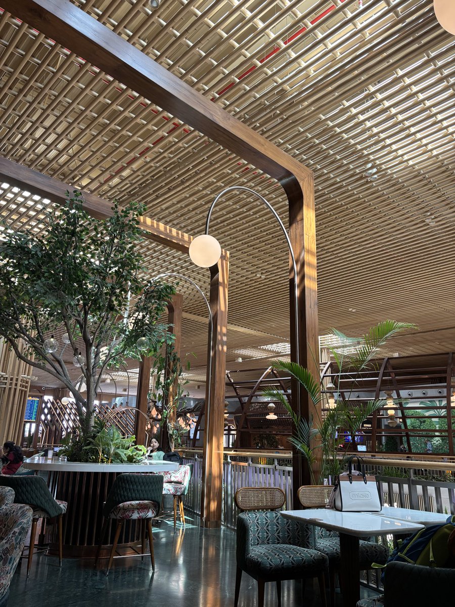 PriteshKiri's tweet photo. Bengaluru T2 lounge is 🤌🤌🤌✨ https://t.co/BY2IF2fGkf
