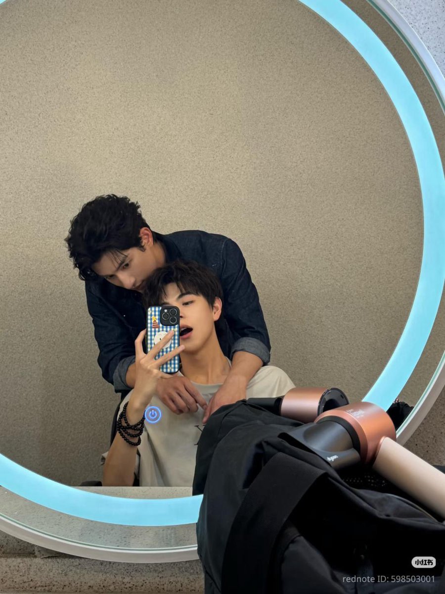 hannawithanh_'s tweet photo. ELIO UPDATED HIS XHS 😭😭😭😭😭

#政瞳 #aylio https://t.co/PEAHOTPWMZ