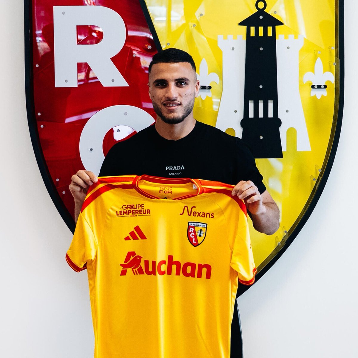 Algeria_FC's tweet photo. 💰 Paradou AC has earned around $7.5 million USD in transfer fees this summer alone from the sale of its young players 

Titraoui ➡️ Lens
Ramdaoui ➡️ USM Algiers
Bouziani ➡️ USM Algiers
Kohili ➡️ Mouloudia Algiers
Abdelkader ➡️ Mouloudia Algiers
Soukkou ➡️ JS Kabylie
Bendouma ➡️ JS Kabylie