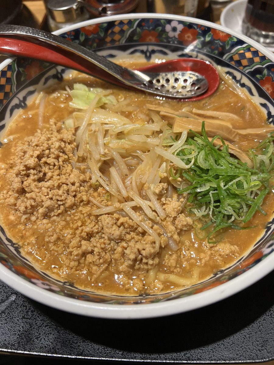 Snow_124z's tweet photo. 仕事終わりに食べたくなって直行！

ここのは味噌ラーメンも美味しいのだけれども、甘辛だれ唐揚げが最高に美味しい😋

明日からお盆休みだけど、自転車のメンテしようかな！
ブリーチャーも仕上げないと‥。

#五穀みそらーめん
#味噌屋蔵之介 https://t.co/AlSZzjx6OB